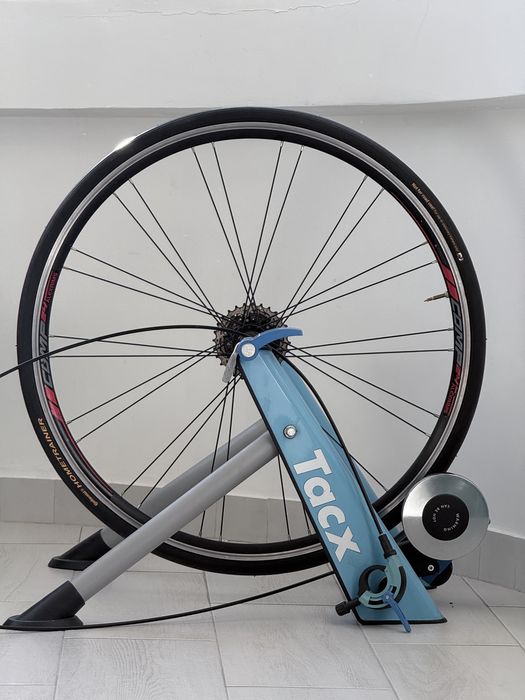 Home trainer Tacx Blue pachet cu senzori si anvelopa