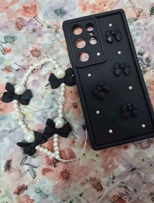 Vând o husă și 4 folii ecran protecție  Samsung Galaxy S24 Ultra 5g 
Sunt noi, nefolosite, am cumpărat telefonul dar am al