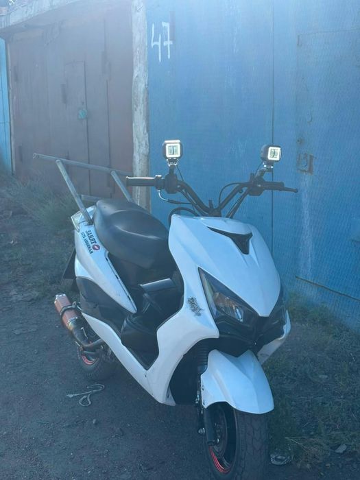 Продам скутер м8 про
