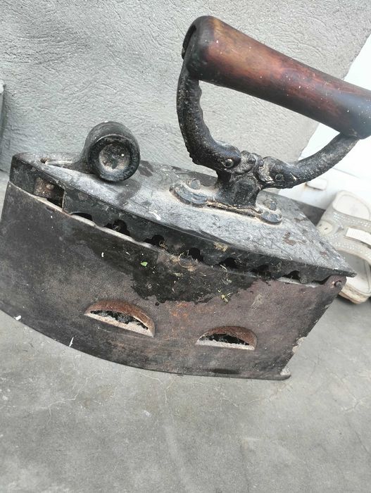 Fier de călcat pe carbuni Vintage