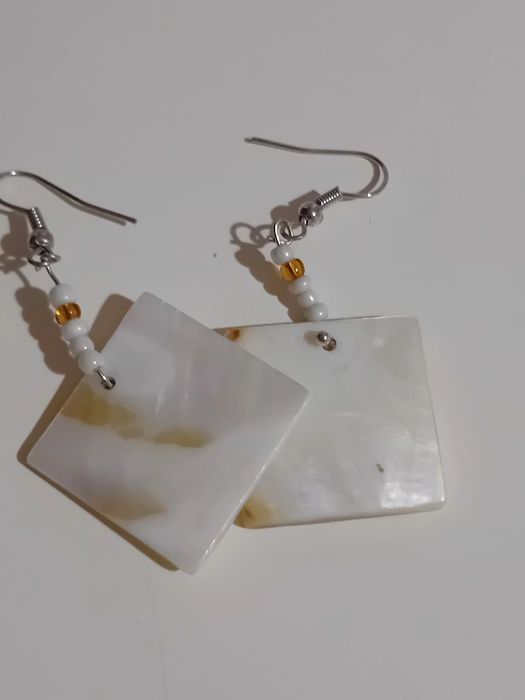 Обици от морски щипки и стъклени синци