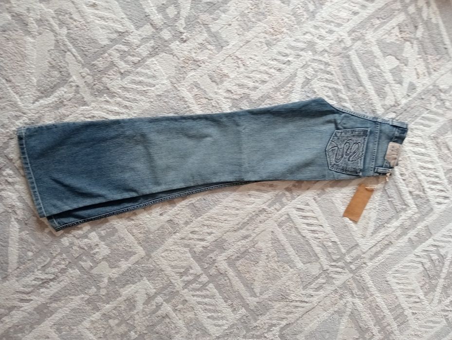 Продам джинсовые брюки для девочек, маленький размер