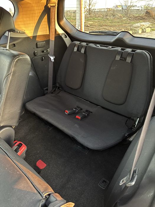 Mitsubishi Outlander 4X4 2009 7 Locuri Piele Xenon Trapa 4X4 Blocabil