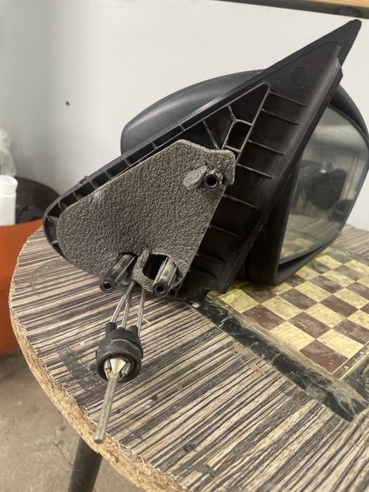 Продам правое зеркало лада гранта фл