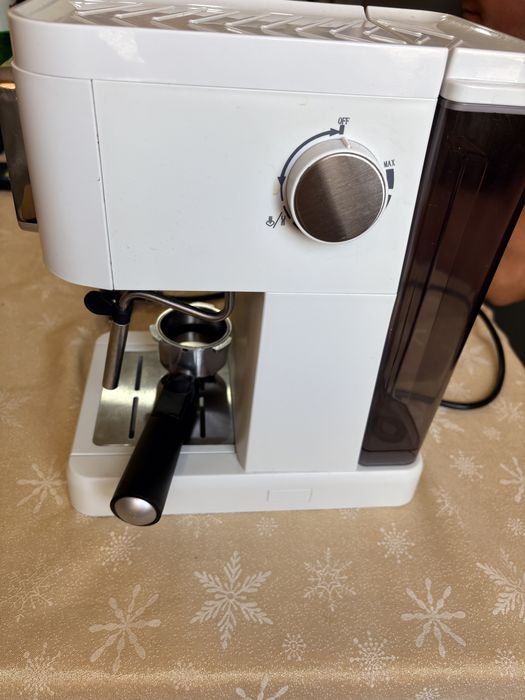 Продавам кафемашина Finlux FEM-1697 White
