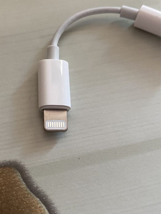 Vând adaptor casti original Apple