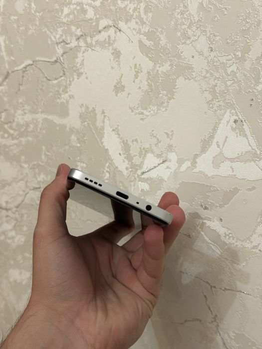 Продам смартфон Realmi C71
