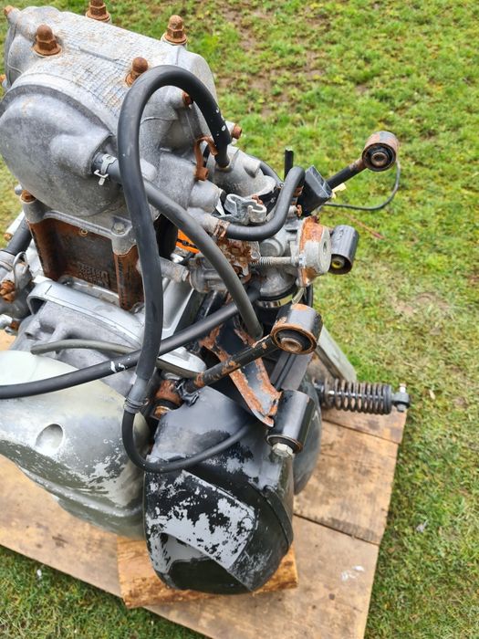 Motor Aprilia de 250 cu răcire pe apa