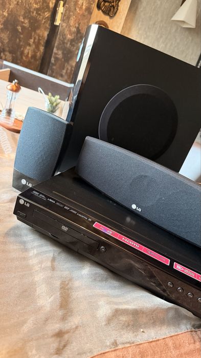 Продавам домашно кино LG 4+1 в отлично състояние