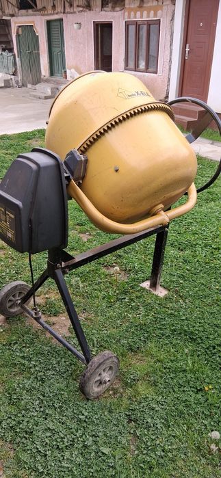 Vând betonieră aproape nouă 200 l