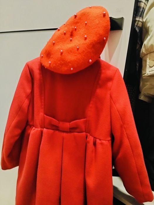 Продам пальто для девочки