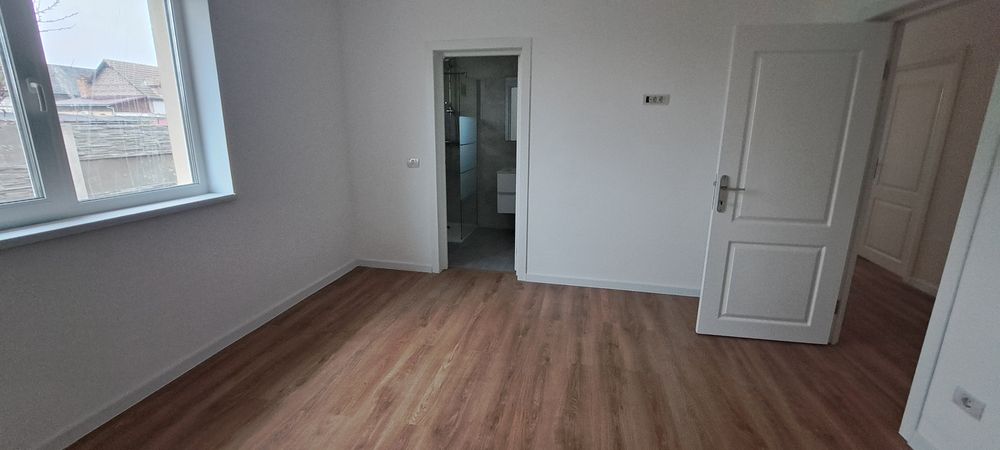 Vand casa individuala