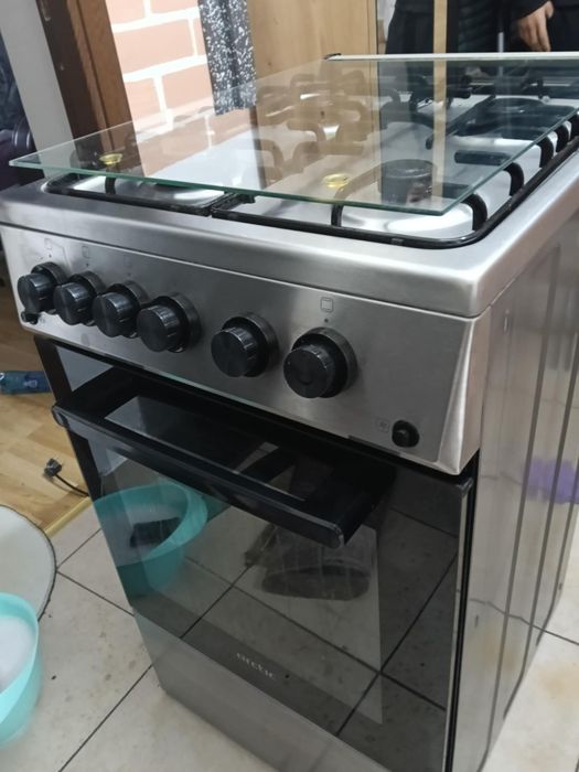 Vând aragaz folosit 1 an