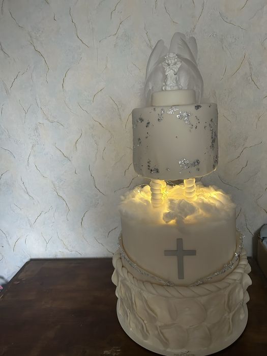 Продавам стереопорена торта за кръщене