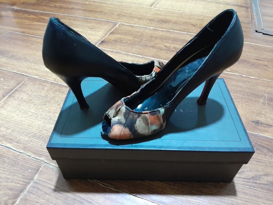 Продаются туфли .