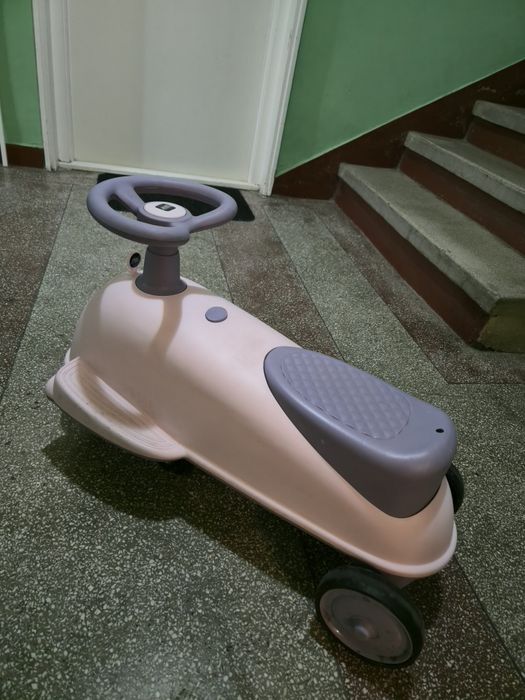 De vânzare - mașinuță si scuter electrice -