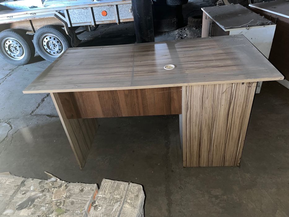 настольный стол  с тумбочкой