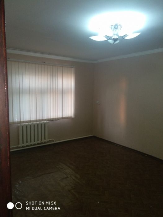 Продам спутник2 1ком 1этаж 2этажки с хорошим ремонтом деревянный