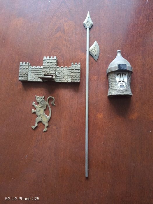 Месингови фигури