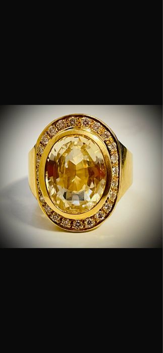 Inel aur 18 karate cu safir galben central si diamante naturale