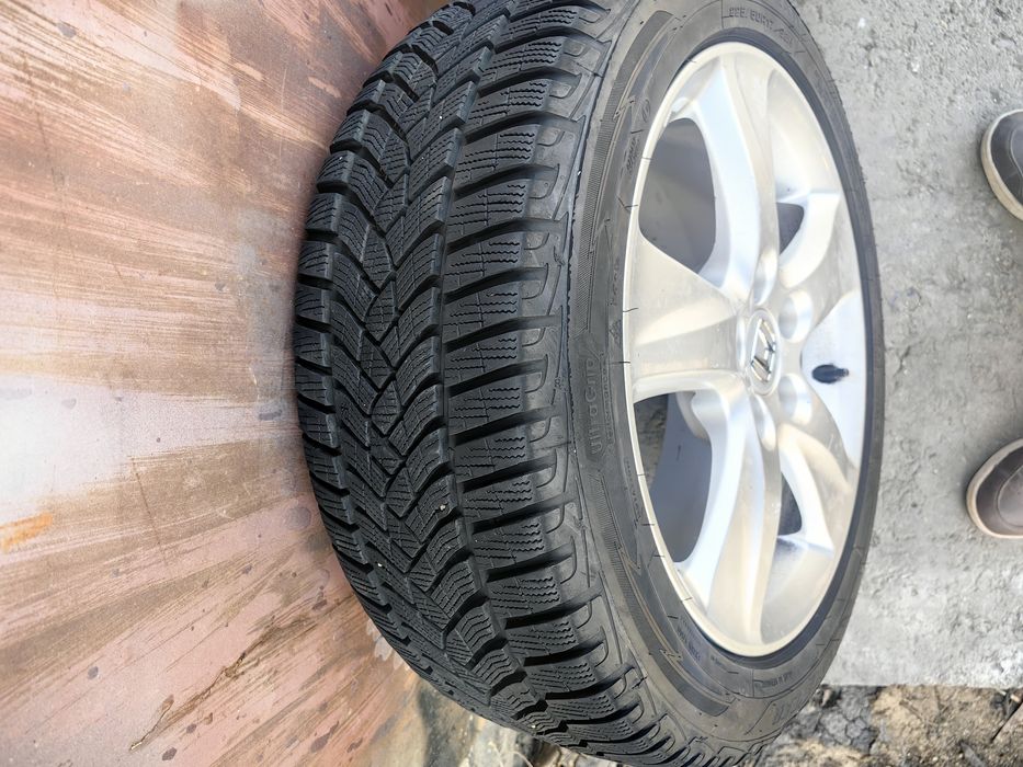 Продавам оригинални ляти джанти за Хонда Акорд 17 цола с зимни гуми.