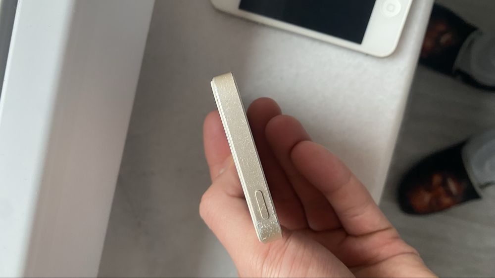 iPhone SE 100% baterie