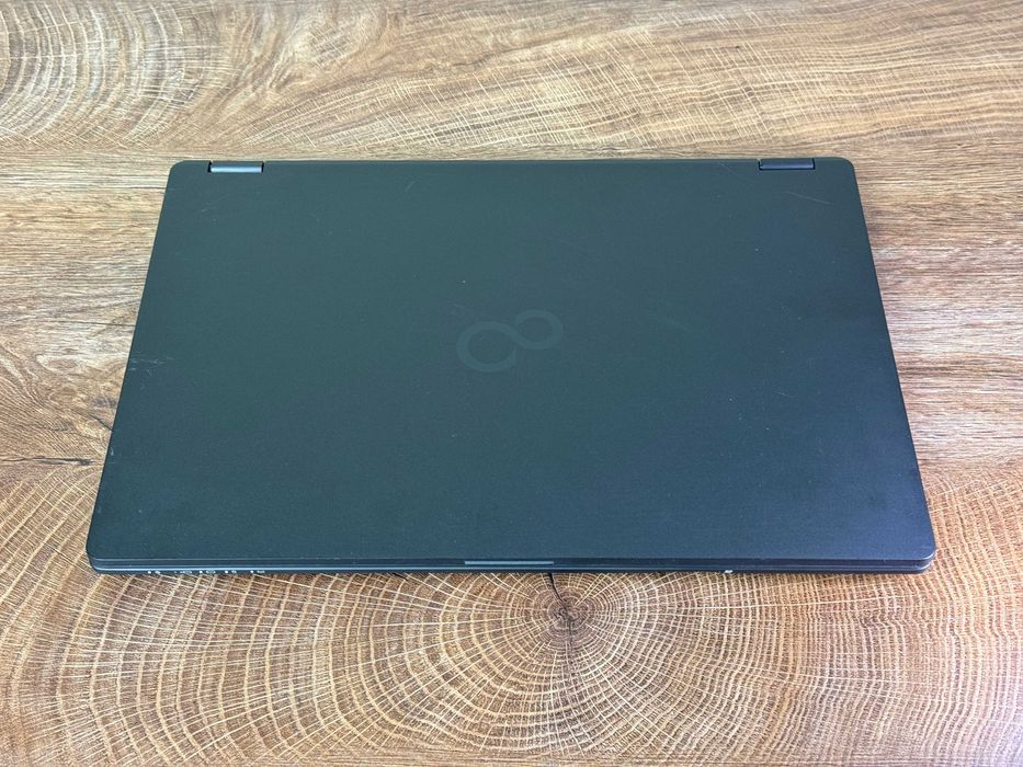 Лаптоп Fujitsu LifeBook U7410 i5-10310U/8GB/256GB SSD/ 14"FullHD/HDMI