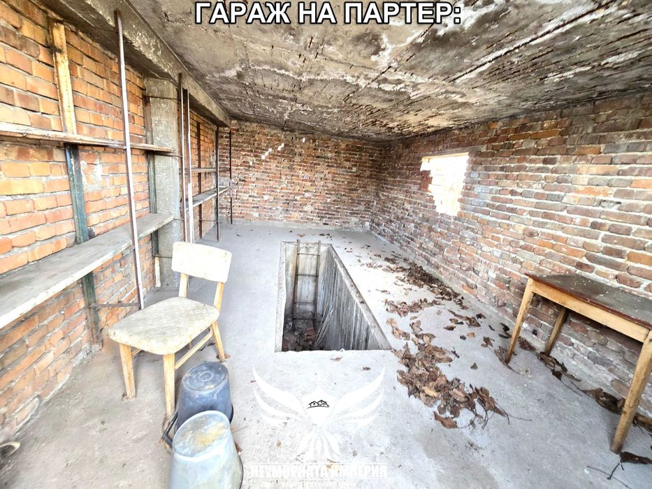 Продавам двуетажна къща 175РЗП и двор 890кв.м. с гараж в с.Кочево