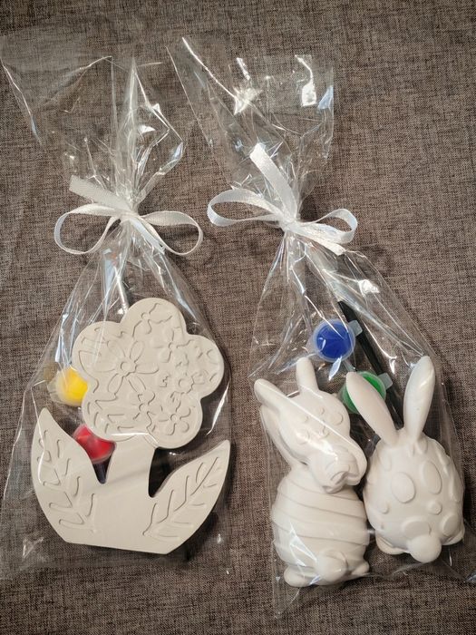 Pachete de pictura pe figurine de ipsos