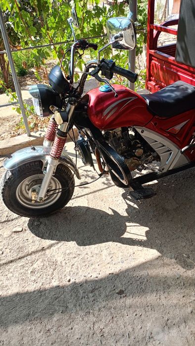 Motosikl benzinda yuradi
