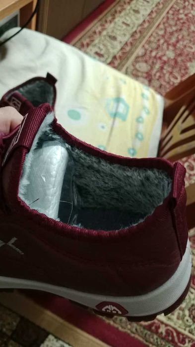 Женские кроссовки