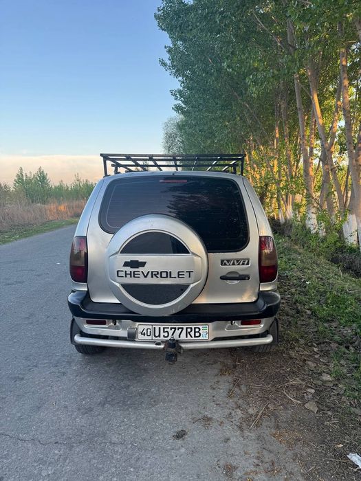 Niva 4x4 sotiladi