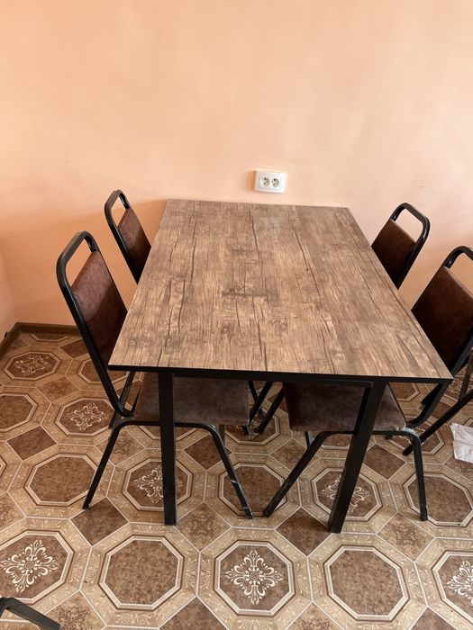 Stol stul yaxshi holatda 4 talik