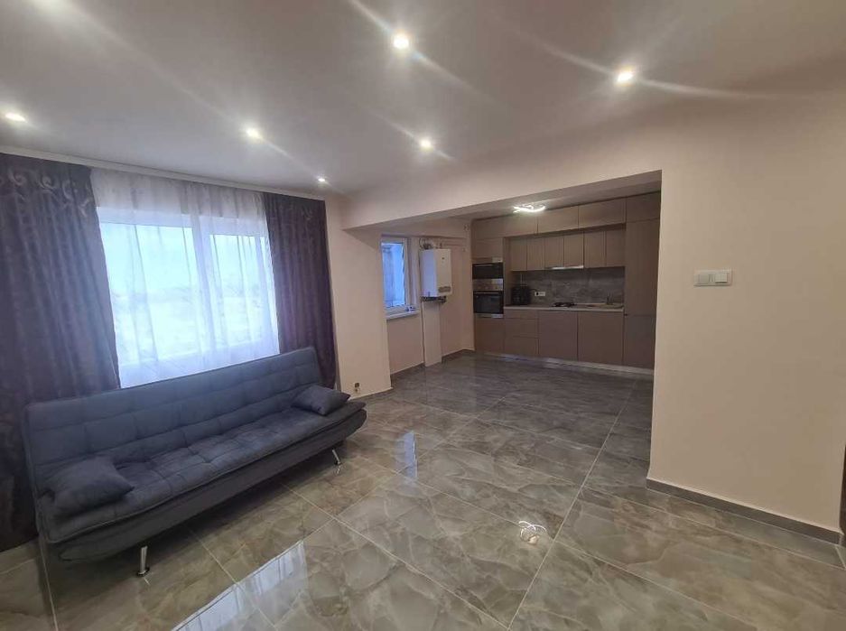 Vand partament 4 camere 125 mp decomandat, in Vaicu pe principala bl Z27, etaj 7/8, cu centrala proprie, fara comision