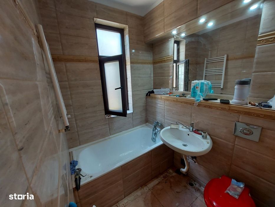 casa zona Trei Ierarhi , garaj , beci , curte