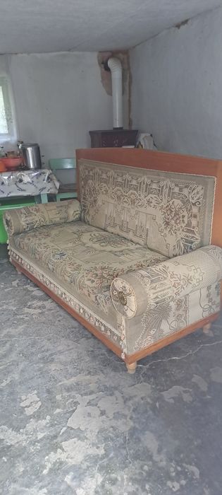 Canapea veche bună