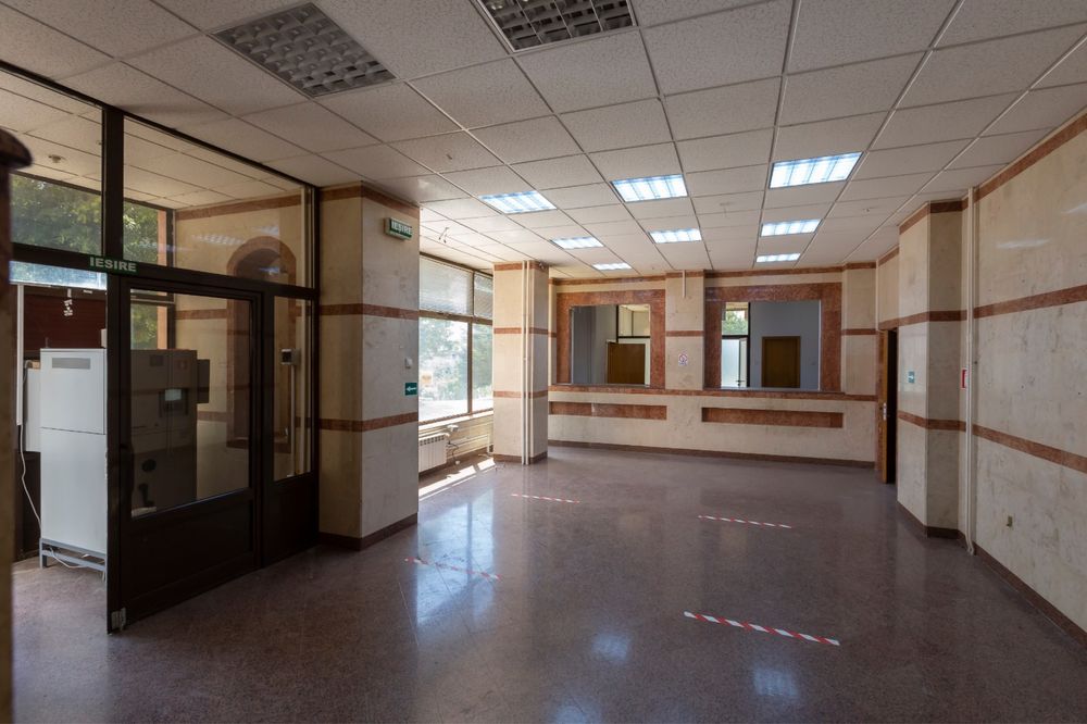 Spatiu comercial ( fost sediu banca BCR) 540 mp2,