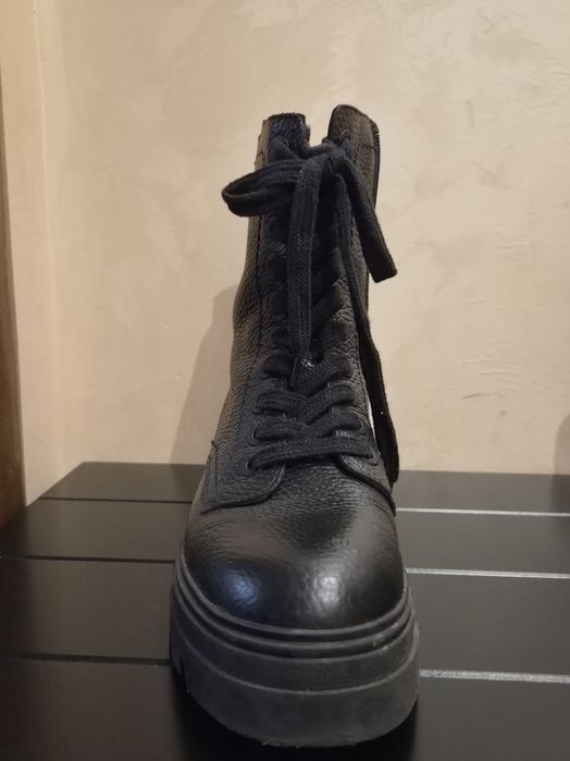 Нови боти от естествена кожа Tommy Hilfiger