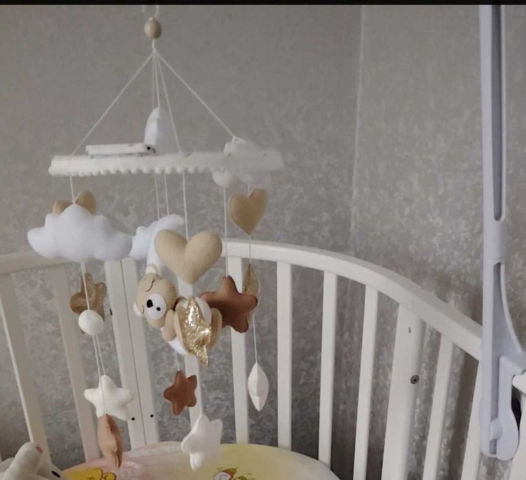 Продам мобиль на детскую кровать