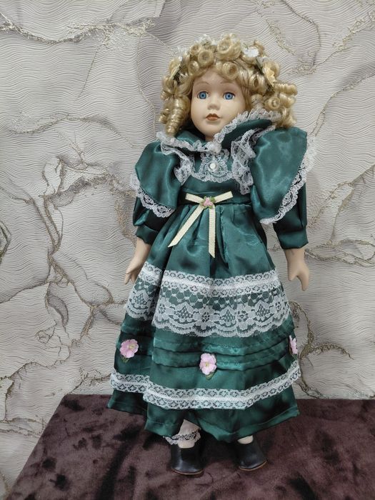 Форфоровая кукла