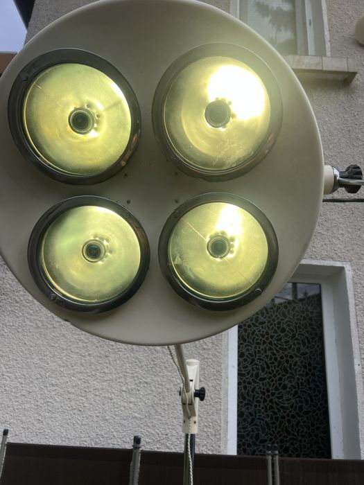 Продавам лампа операционна