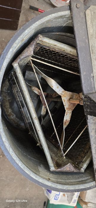 Центрафуга за мед