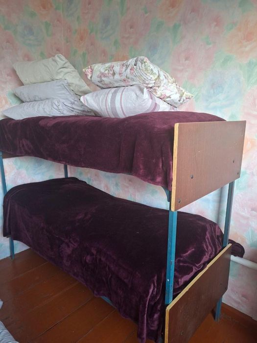 Кровать 2-ух яростную