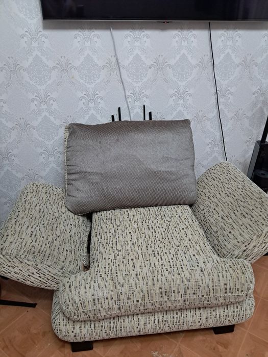 Продам диван б/у.Самовывоз  10.000