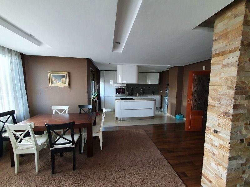 Дава се под наем Четиристаен апартамент в София, Овча купел - 200 кв.м за 1100 € - Снимка #1