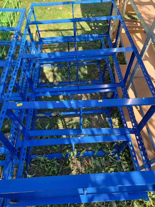 Рафтове за обзавеждане на магазина