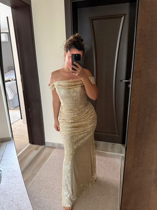 Златиста рокля с пайети