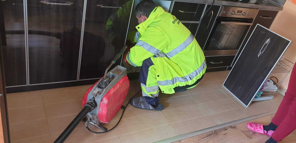 Отпушване на канали Изпомпване на септични ями ВиК услуги