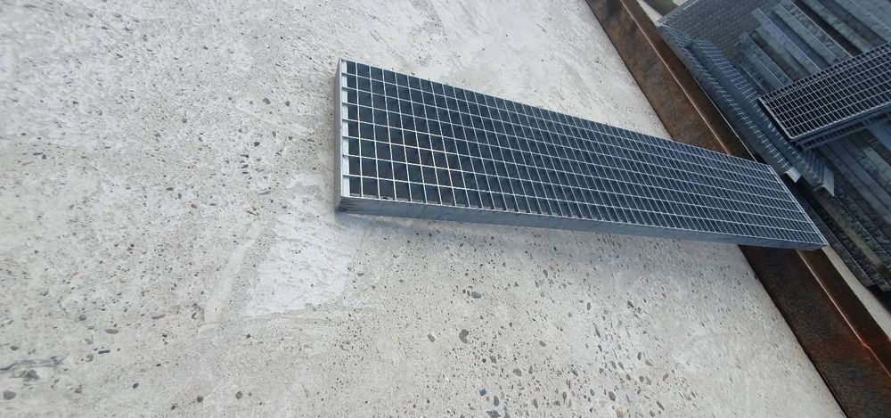 Trepte-grilaje zincate 120x24cm
