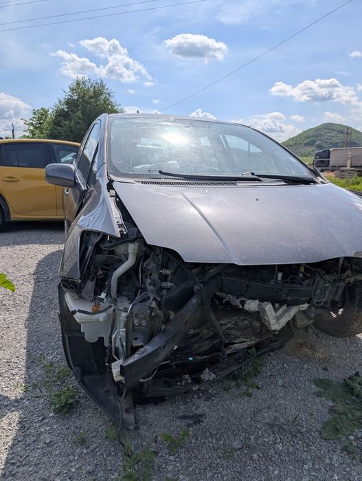 На Части Toyota Auris 2009 1.6 бензин